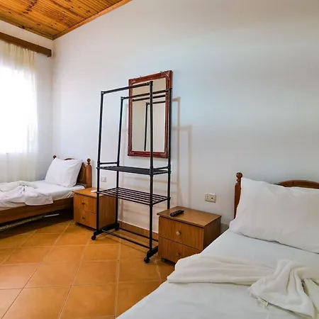 Homestay Gurra Room's *