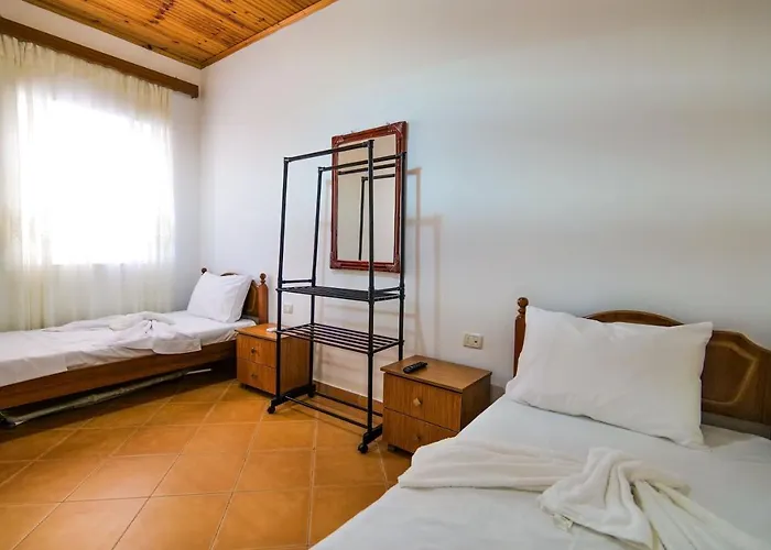 Homestay Gurra Room's *